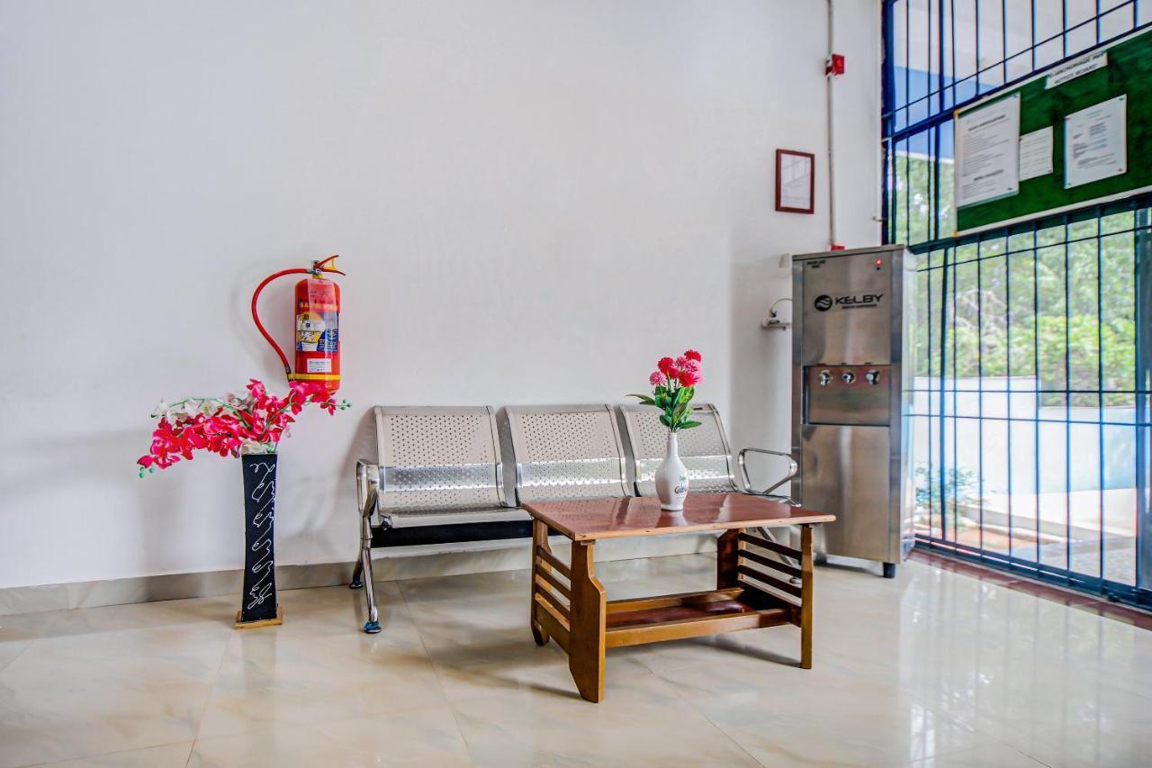 Oyo 81673 D Anchorage Inn ปอนดิเชอรี ภายนอก รูปภาพ
