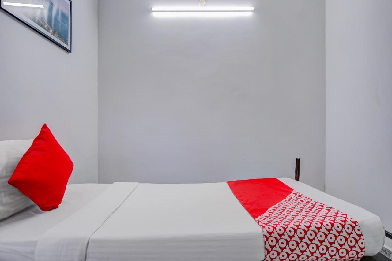 Oyo 81673 D Anchorage Inn ปอนดิเชอรี ภายนอก รูปภาพ